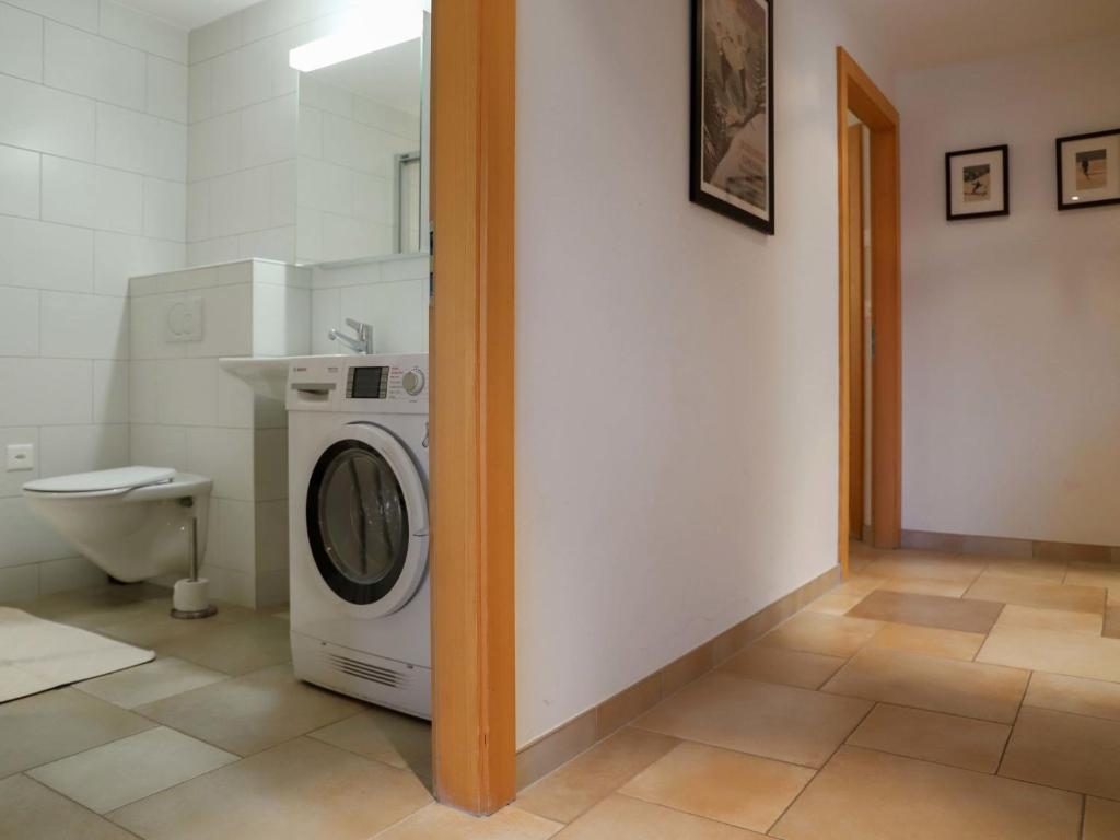 Koupelna v ubytování Apartment Cor des Alpes 16 by Interhome