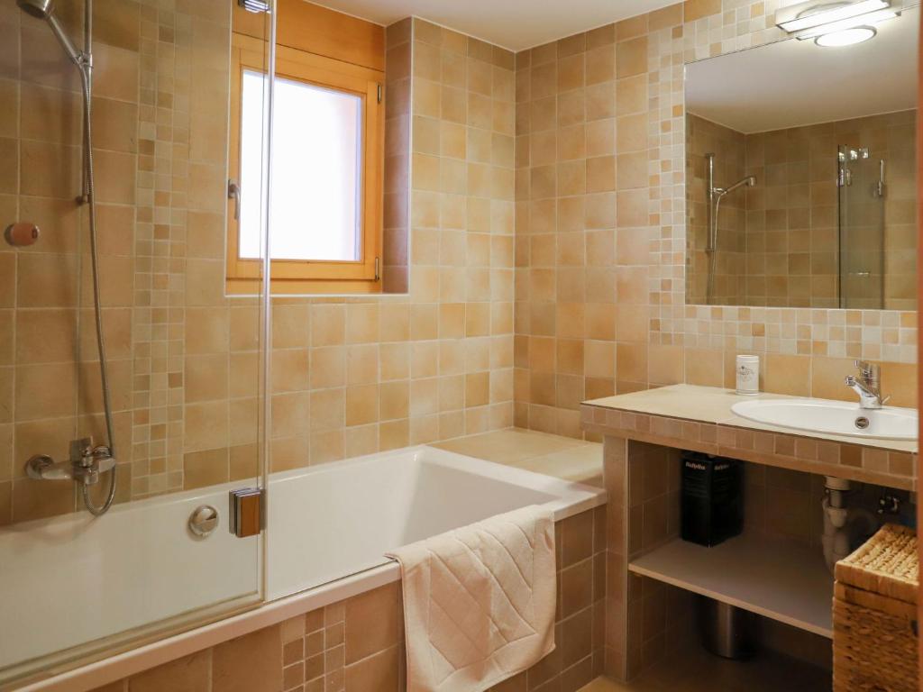 Koupelna v ubytování Apartment Cor des Alpes 16 by Interhome