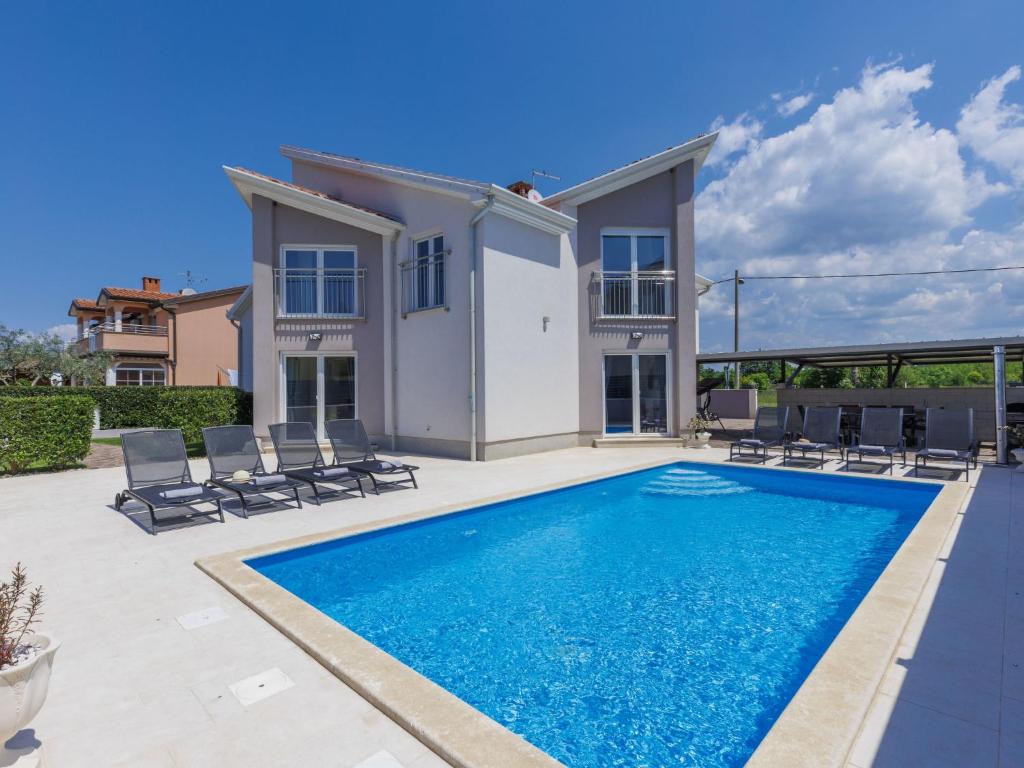 Bazén v ubytování Holiday Home Villa Gocci by Interhome nebo v jeho okolí