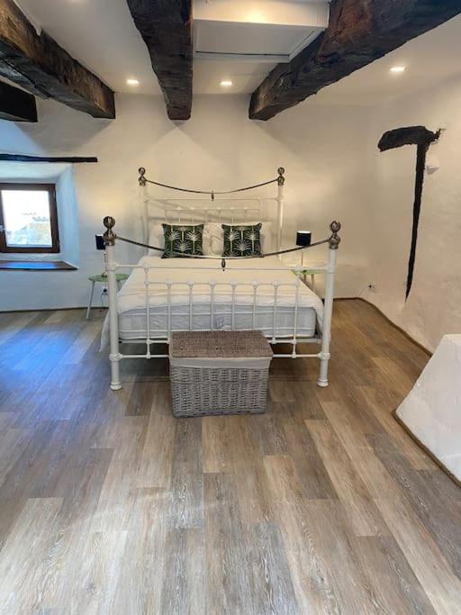 Spacious 1 bed home with shared pool, ChampagnaclaRivière