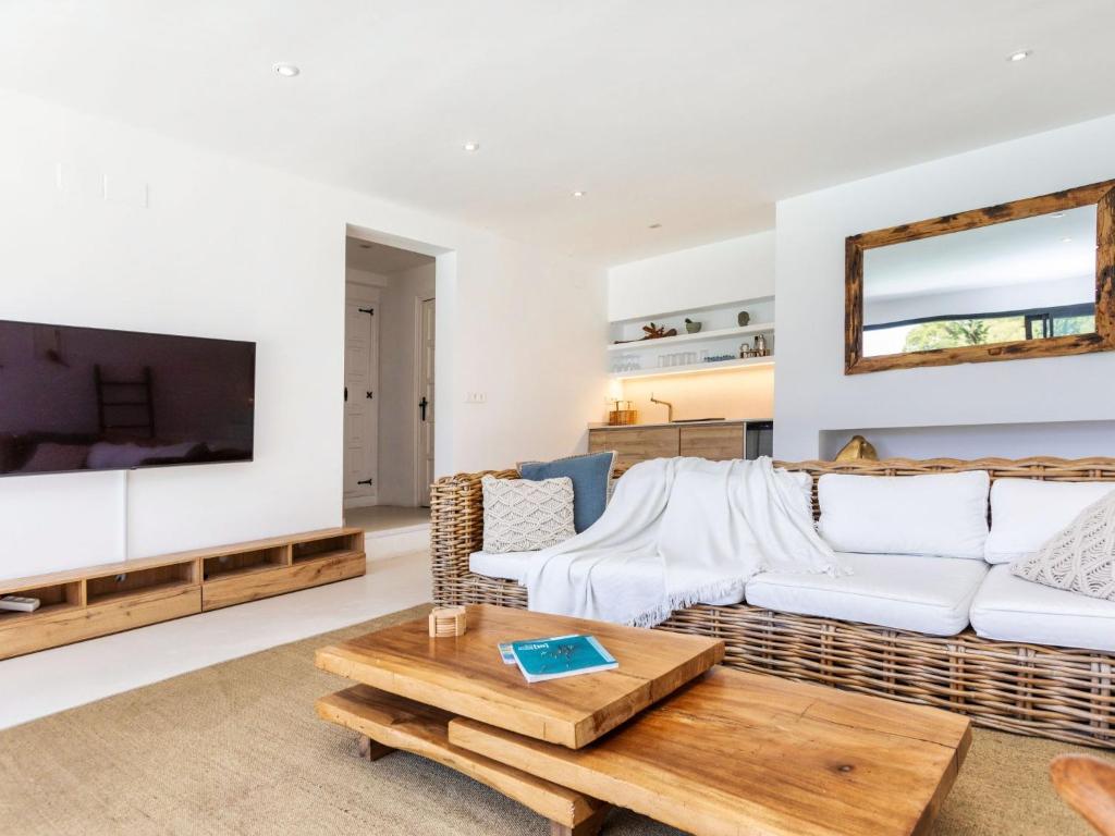 Televízia a/alebo spoločenská miestnosť v ubytovaní Holiday Home Angela by Interhome