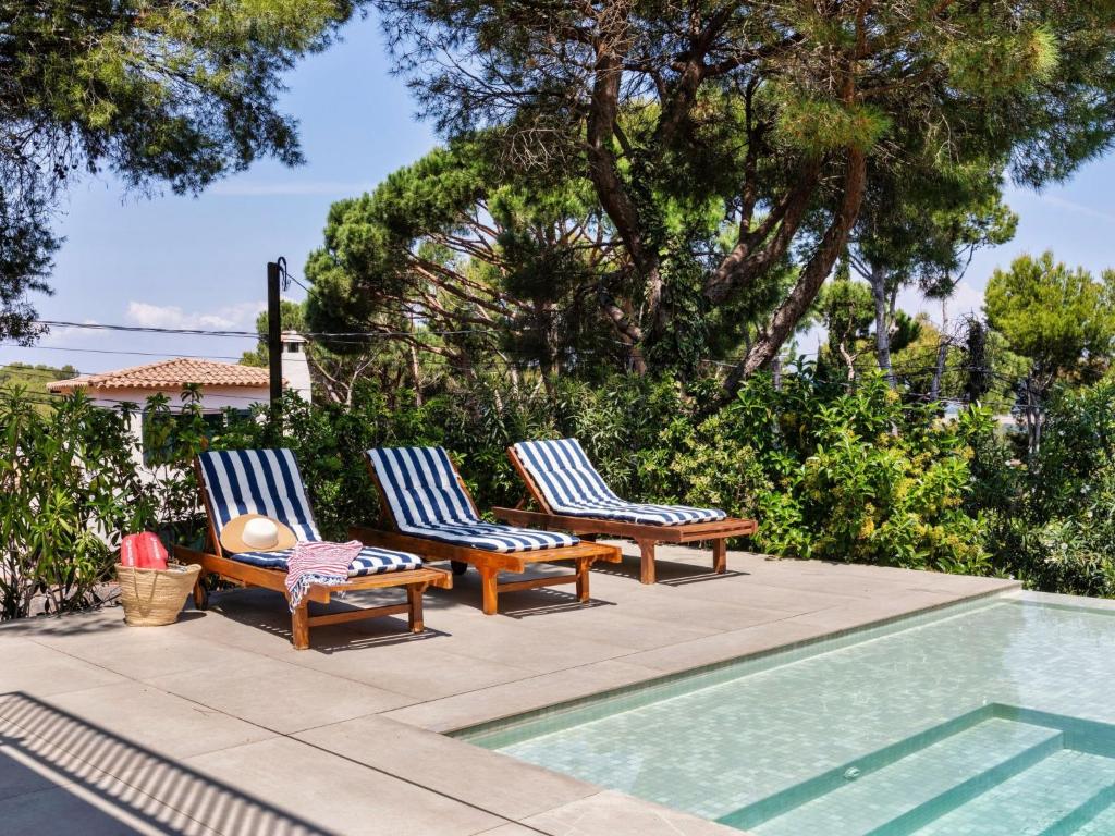 Bazén v ubytovaní Holiday Home Angela by Interhome alebo v jeho blízkosti