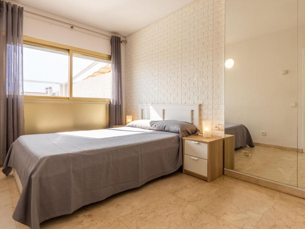 Posteľ alebo postele v izbe v ubytovaní Apartment Michelangelo-2 by Interhome