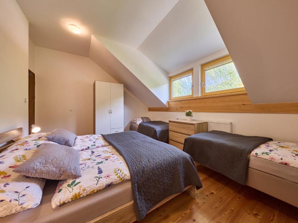 Postel nebo postele na pokoji v ubytování Apartment Ski-In Ski-Out Mountain Duplex Portášky2 by Interhome
