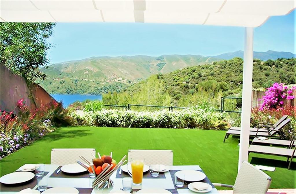 Marbella Hills Istán Lake House