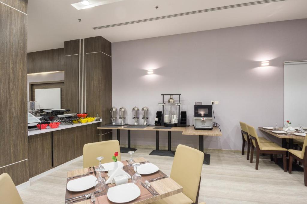 a dining room with a table and chairs at Briseh Hotel Al Khobar in Al Khobar