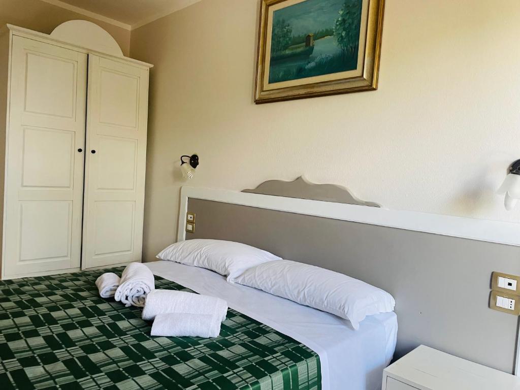 Postel nebo postele na pokoji v ubytování Hotel Villaggio Ristorante Pizzeria Museo TANIT