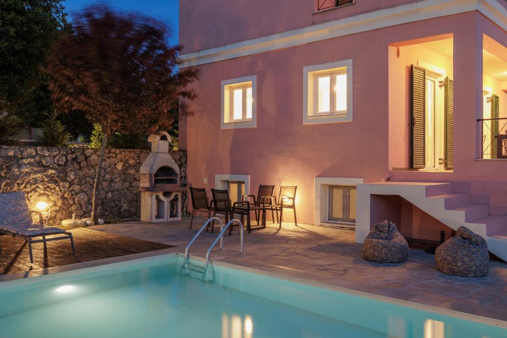 Bazén v ubytování Luxury Villa Perla nebo v jeho okolí