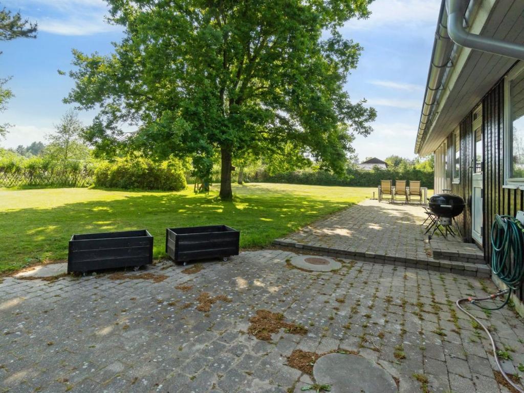 Zahrada ubytování Holiday Home Elly - 1km from the sea by Interhome