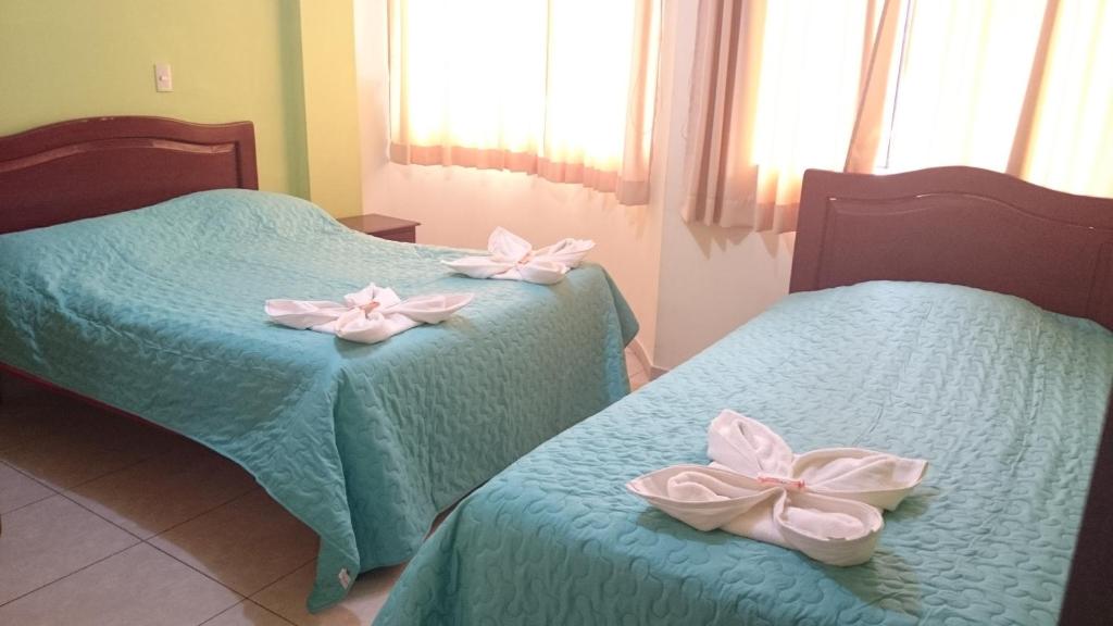 Hotel Los Gladiolos - Family Room With Private Bathroom