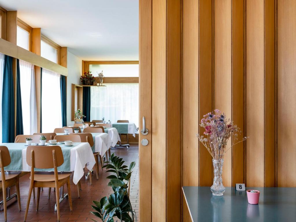 Restaurace v ubytování Hôtel historique Chez Elsy - Crans-Sapins
