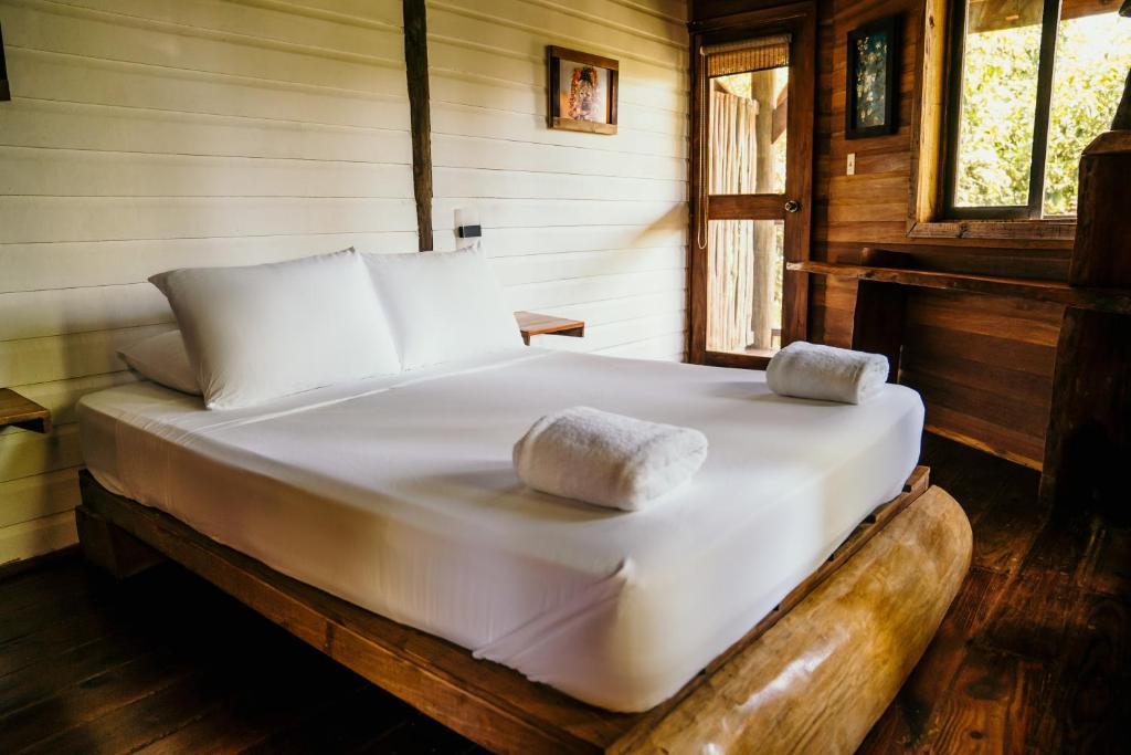 Katil atau katil-katil dalam bilik di Bambuda Lodge