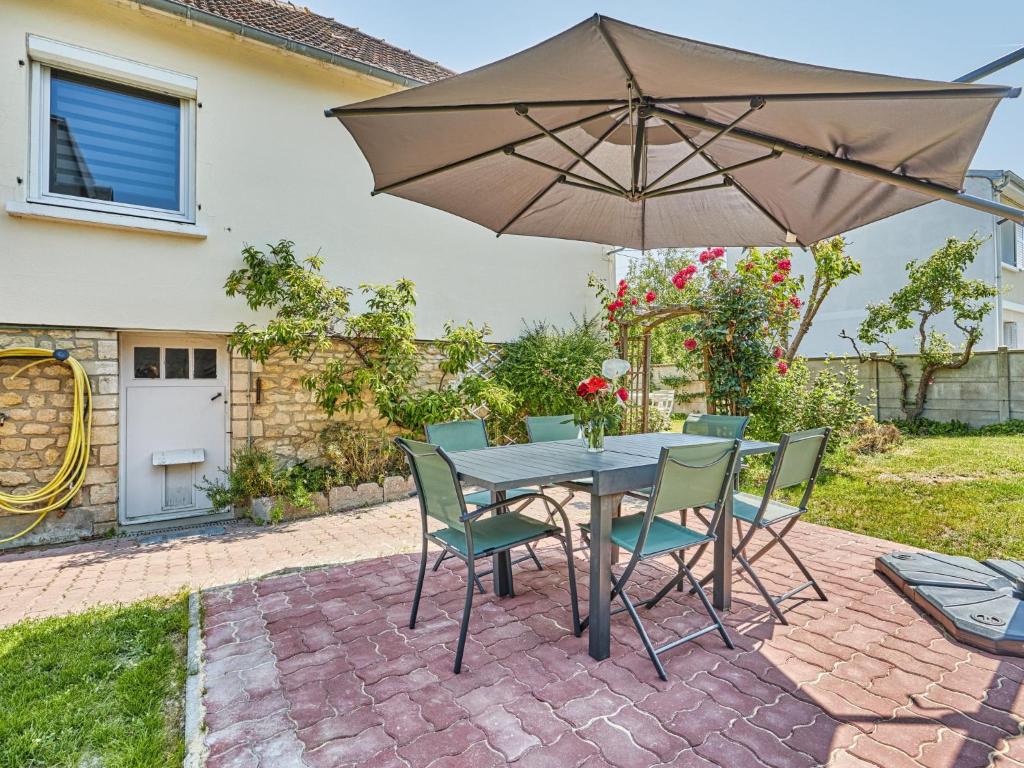 Vonkajšia záhrada v ubytovaní Holiday Home Janomaine by Interhome