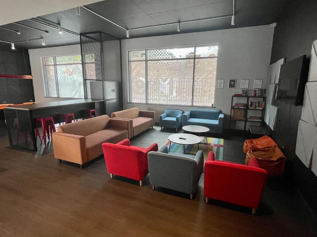 Area soggiorno di JOIVY Affordable Dublin Thomas Street - Adults only