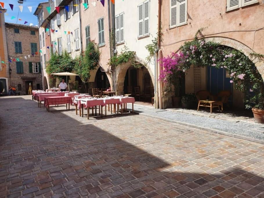 Foto dalla galleria di Appartement situé Place des Arcades à Biot à 4 min de la mer et des plages a Biot