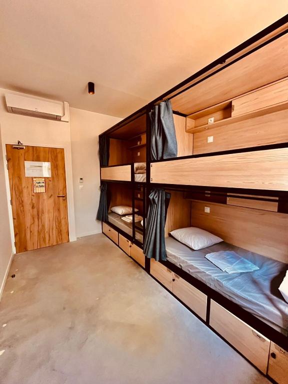 Un ou plusieurs lits dans un hébergement de l'établissement YASI Hostel