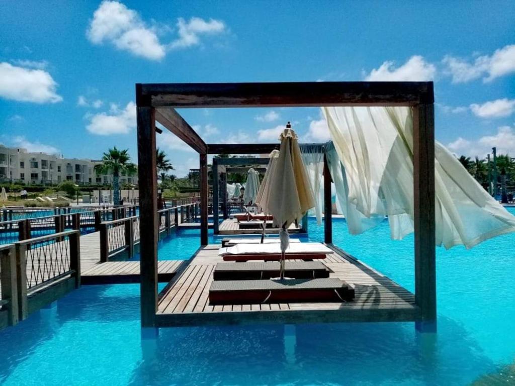 Amwaj ground chalet with garden