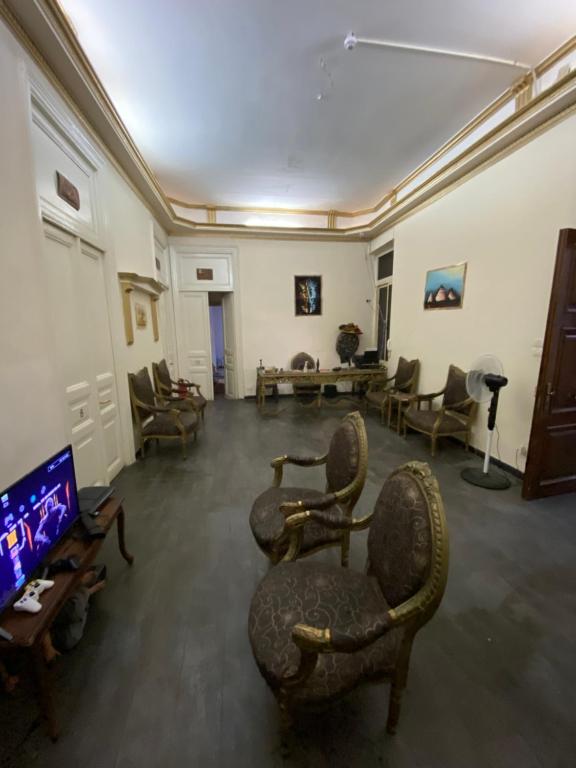 TV a/nebo společenská místnost v ubytování cairo central house