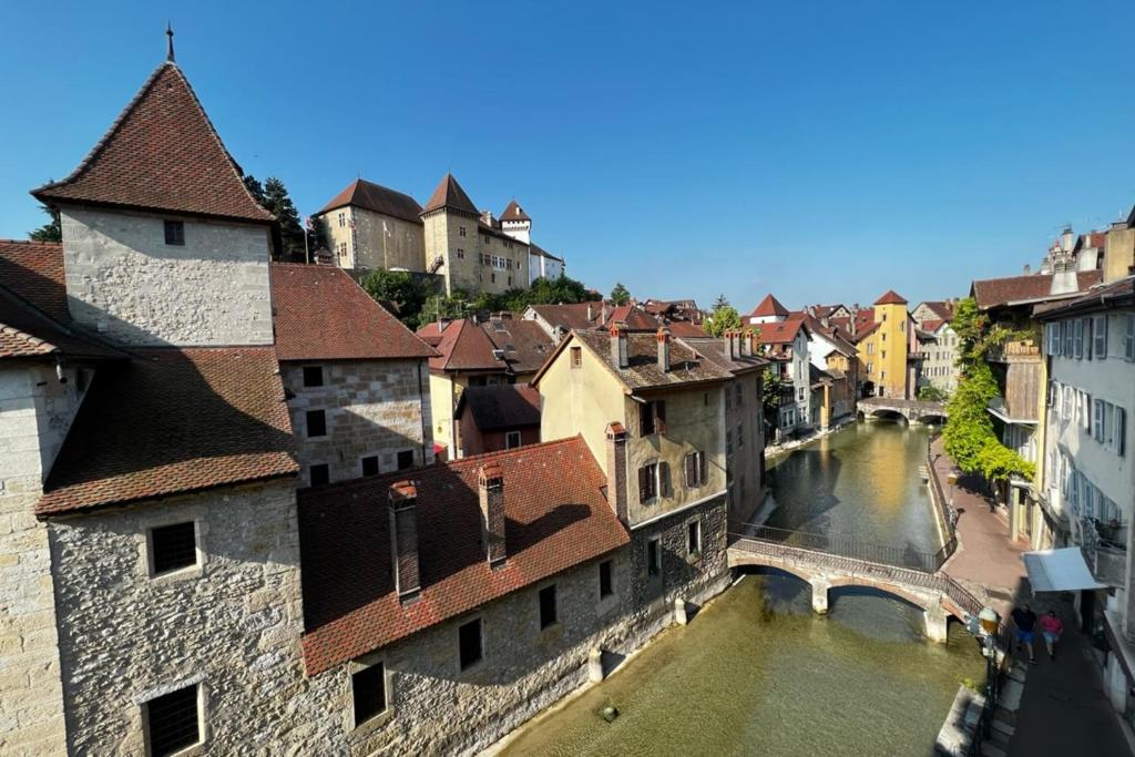 Výhľad na mesto Annecy alebo výhľad na mesto priamo z apartmánu