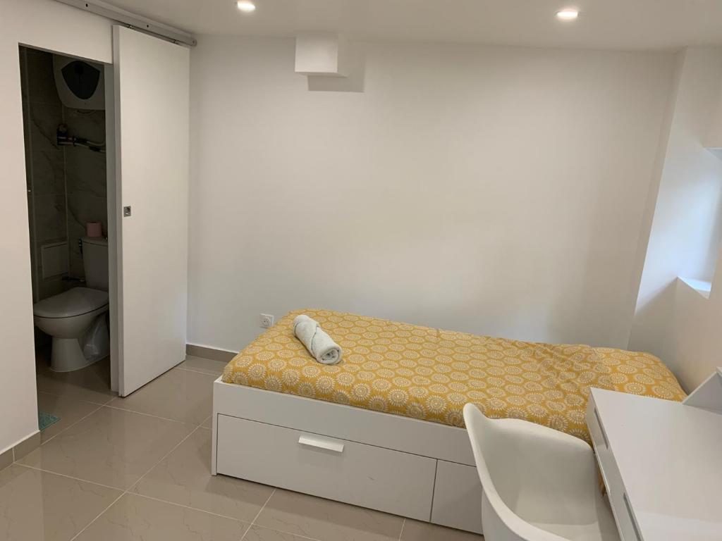 Posteľ alebo postele v izbe v ubytovaní Chambre 14m2