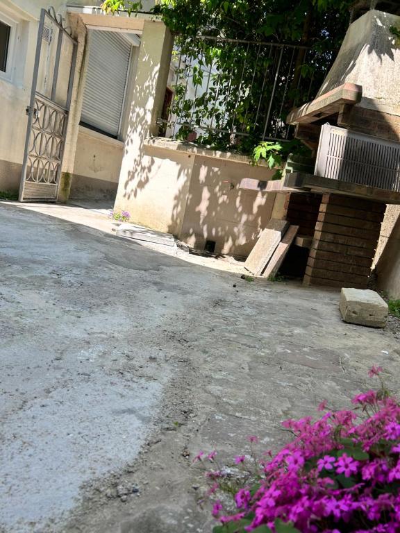 Budova, v ktorej sa apartmán nachádza