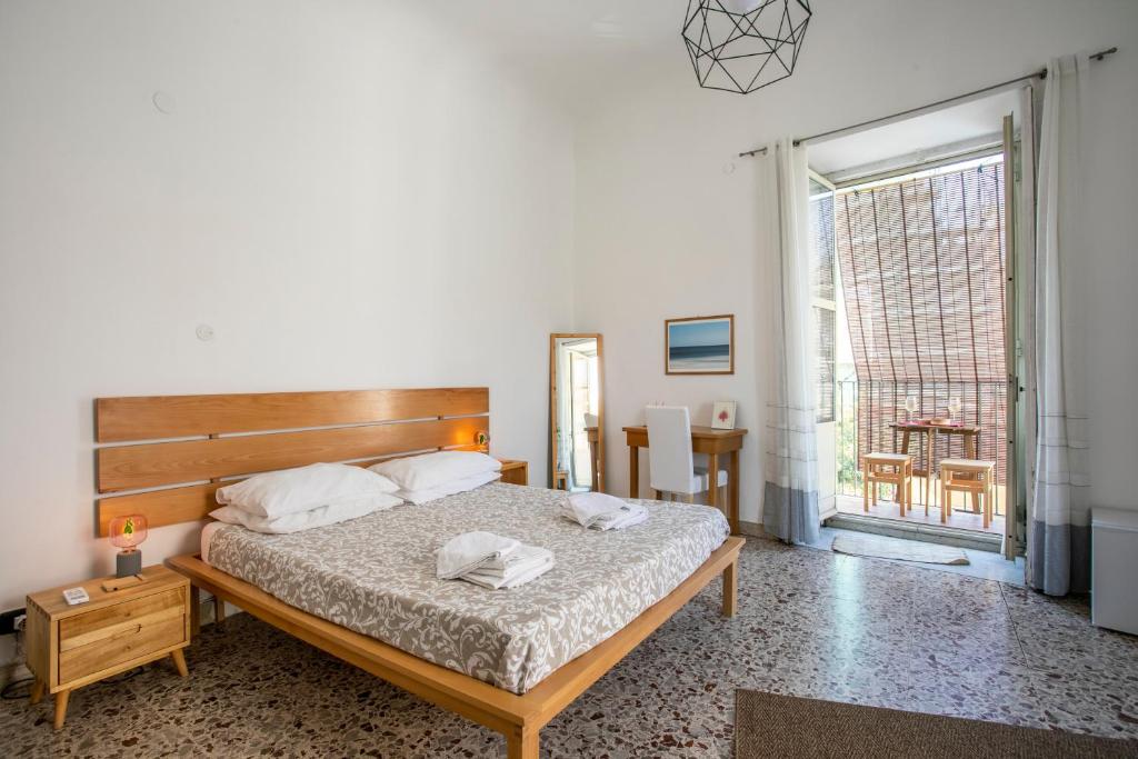 A bed or beds in a room at Casa Maravì