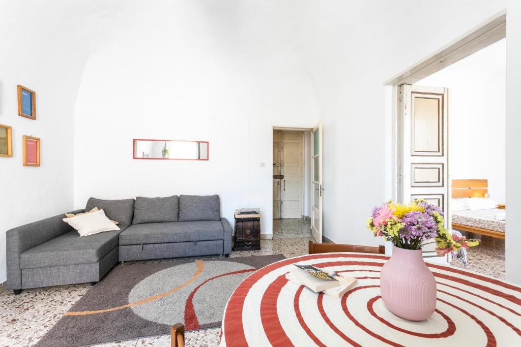 A seating area at Casa Maravì