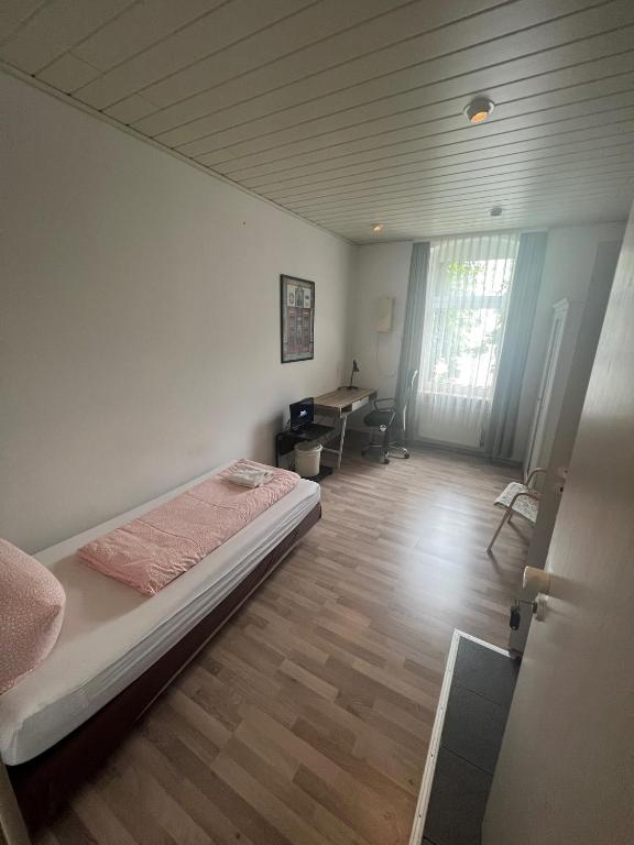 Łóżko lub łóżka w pokoju w obiekcie Pension Sonnenschein