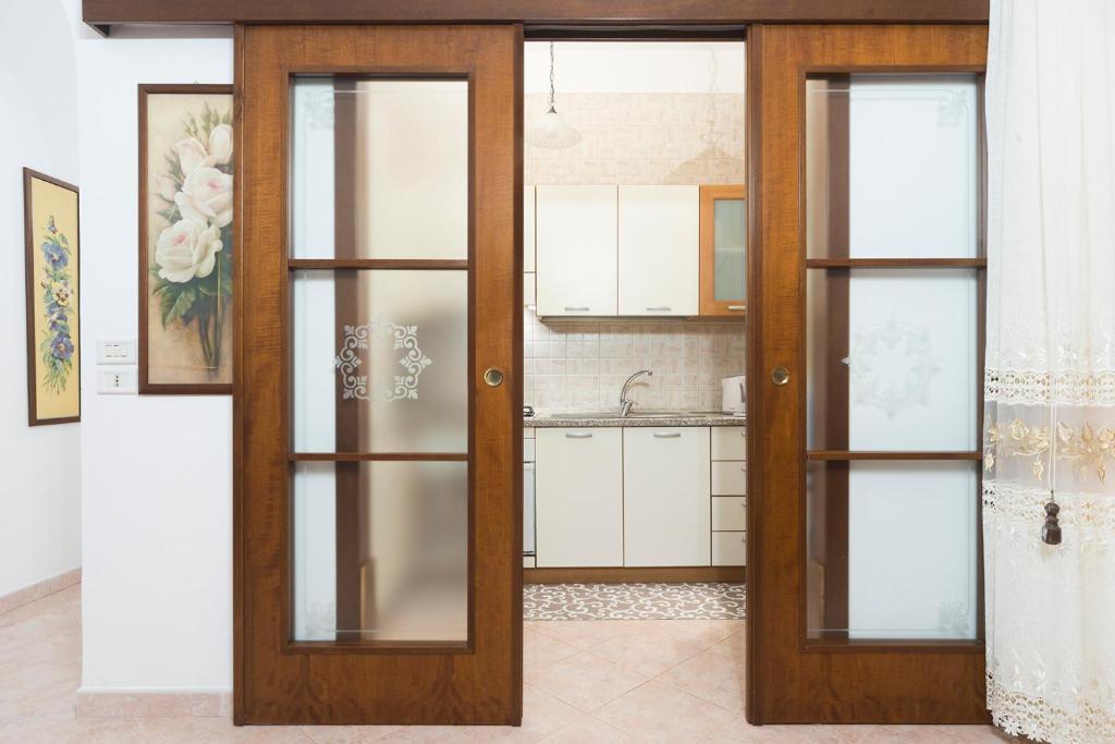 Кухня или мини-кухня в Nina Home - Selfcheck-in
