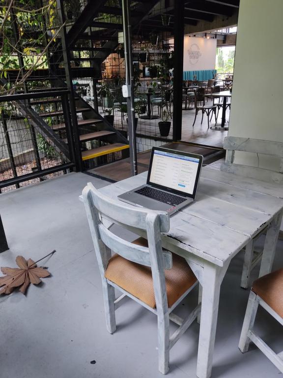 Restaurace v ubytování Alojamiento Carriquí