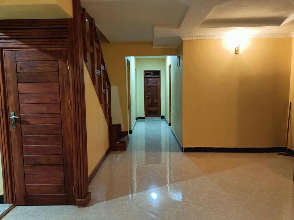 an empty hallway with a door and a hallway at MICHELLE HOME STAY in Hambayo