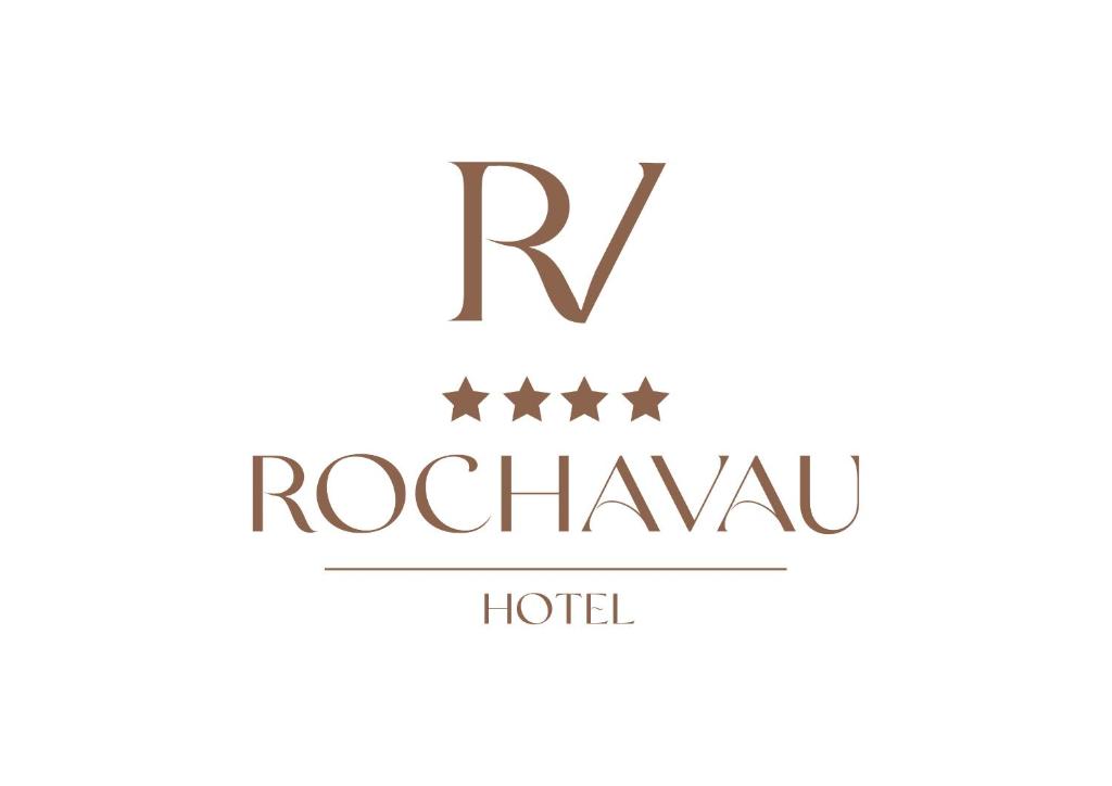 um sinal para o hotel rochamah com estrelas em Rochavau Hotel em Portimão