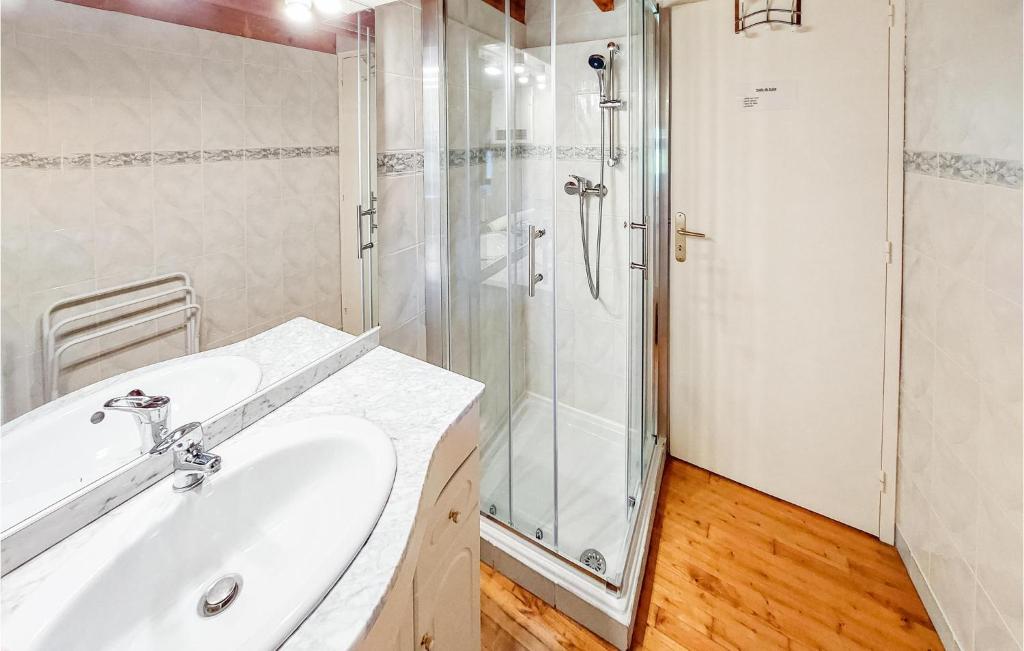 a bathroom with a sink and a shower at Amazing Home In Essertines-en-chtelne With 3 Bedrooms in Essertines-en-Châtelneuf