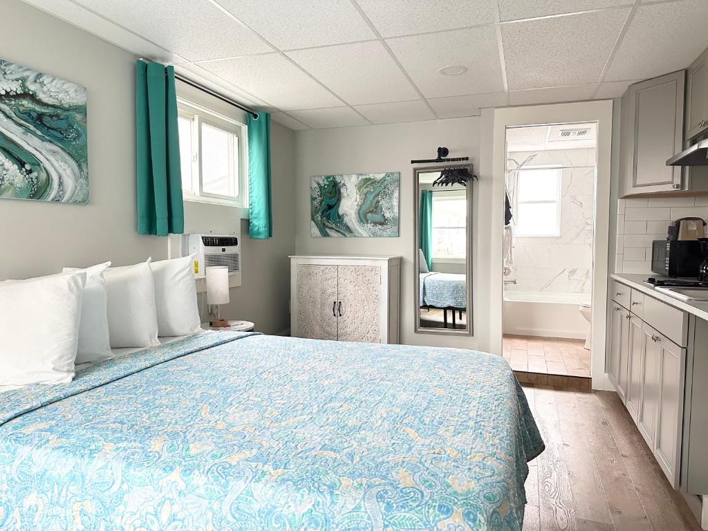 Abellona Inn & Suites - Queen Room With Kitchenette - Landside