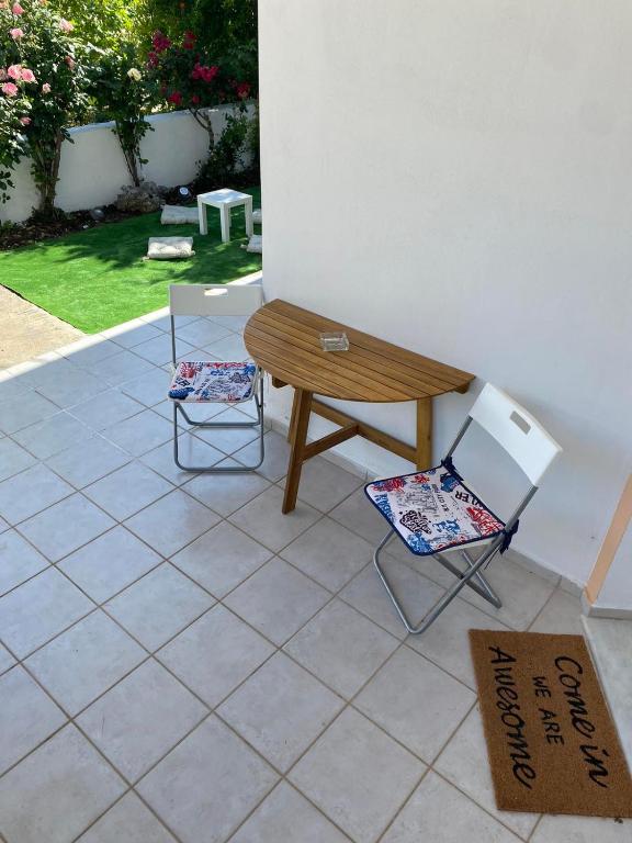 A seating area at Males House