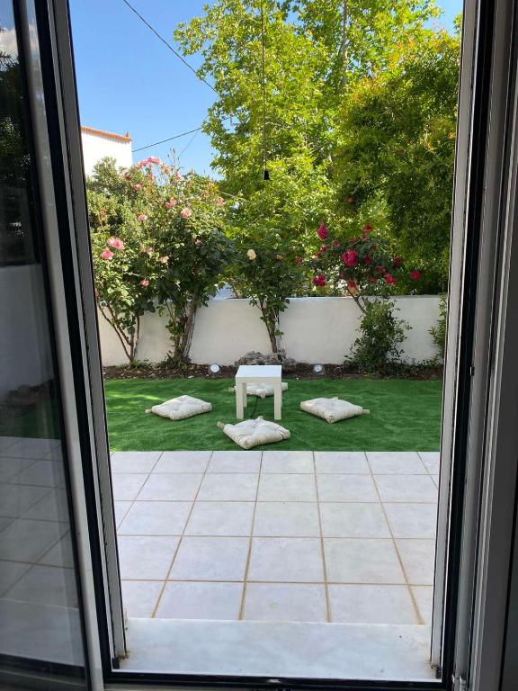 A garden outside Males House