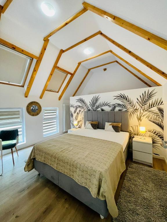 Un pat sau paturi într-o cameră la Dendro Apartment