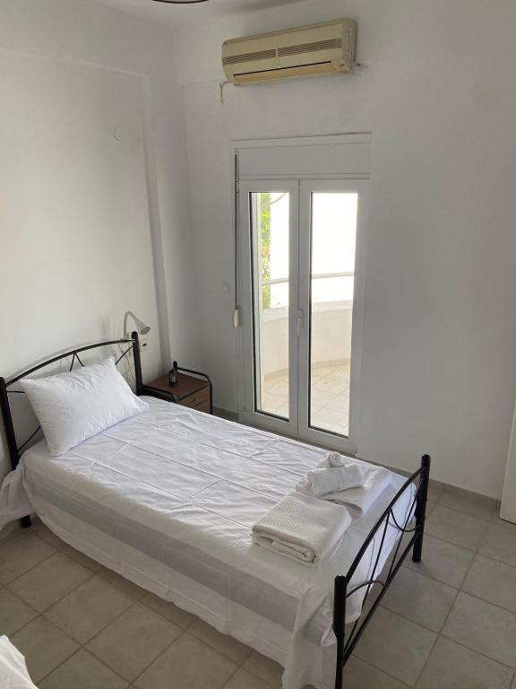 A bed or beds in a room at Males House