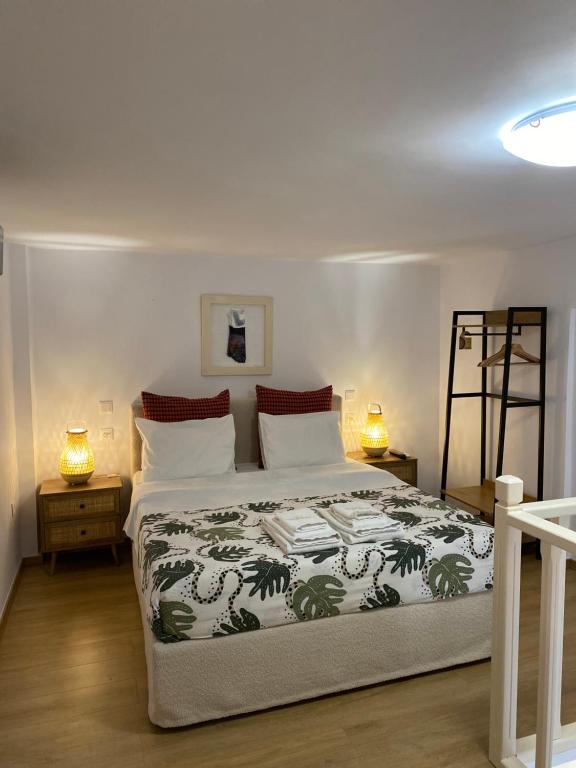 a bedroom with a large bed and two lamps at Pension Hirolakas in Galaxidi