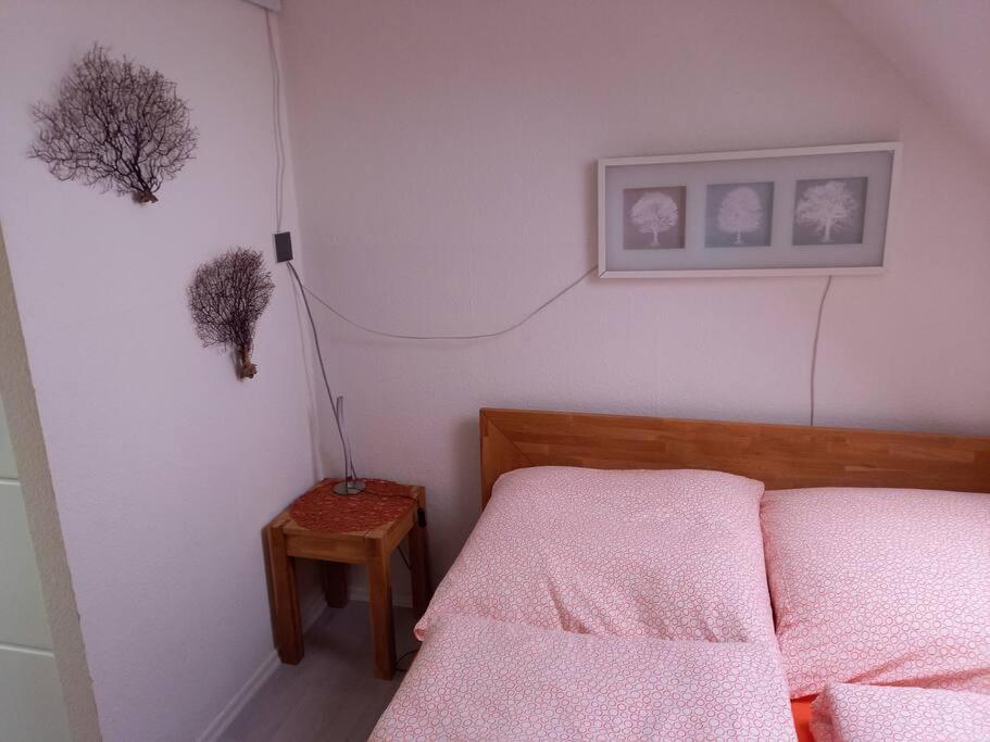 Postel nebo postele na pokoji v ubytování Wohlfühl-Oase mit Ostseeblick (max 2 Personen)