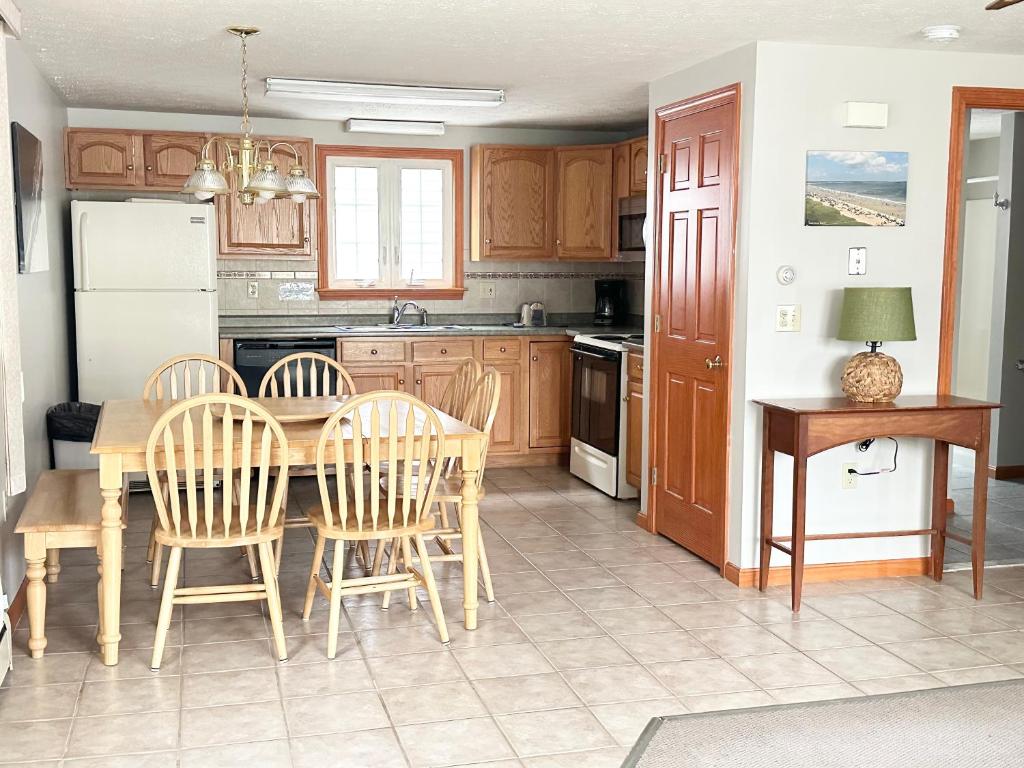 Abellona Inn & Suites - Three-Bedroom Suite With Kitchen - Suite EG7