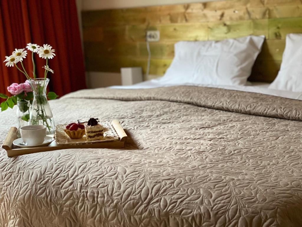 Postel nebo postele na pokoji v ubytování Hotel Ailama Mestia