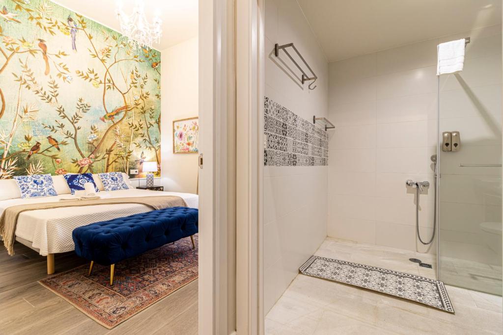a bedroom with a bed and a shower at Casa Palacio Rufina & Jardines in Jerez de la Frontera