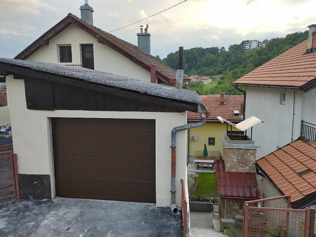 Sunshine apartment near the zoo, free parking - Housity