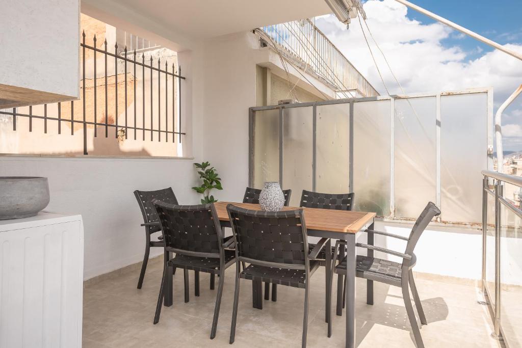 Kuchyň nebo kuchyňský kout v ubytování Athens Del Sol Suite
