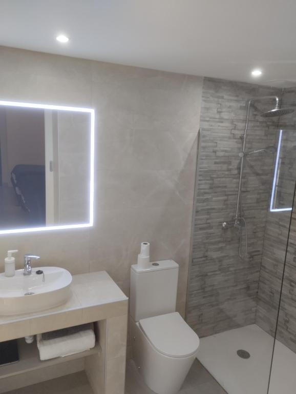 Apartamentos y Habitaciones KAI MARBELLA - Habitación Queen Estándar Con Dos Camas Queen