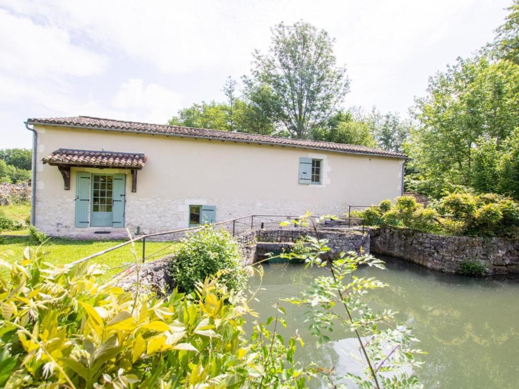 a house with a river in front of it at Gîte Conne-de-Labarde, 4 pièces, 6 personnes - FR-1-616-324 in Conne-de-Labarde