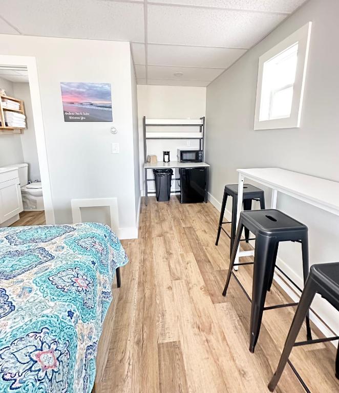 Abellona Inn & Suites - Double Room
