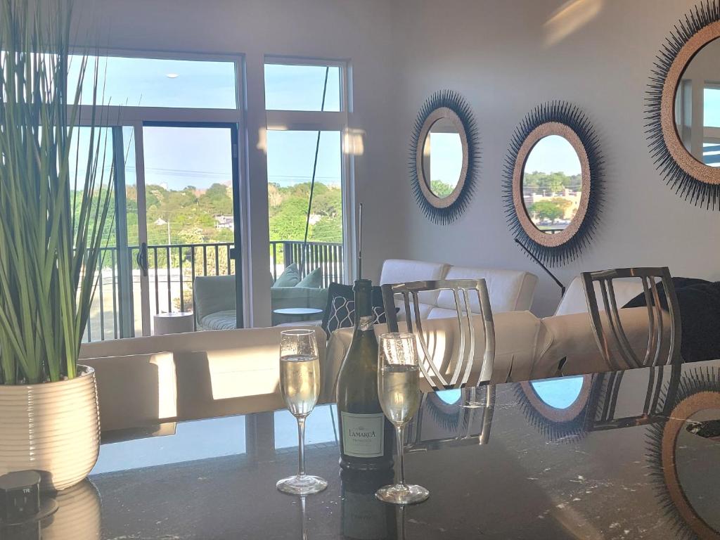 New Luxury High Rise Apartments in Atlanta GA | Momentum Midtown - Modern Apartment Penthouse In Midtown