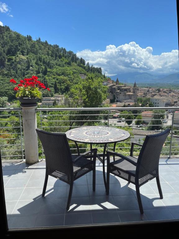 a patio with a table and chairs on a balcony at BellaVista in Popoli